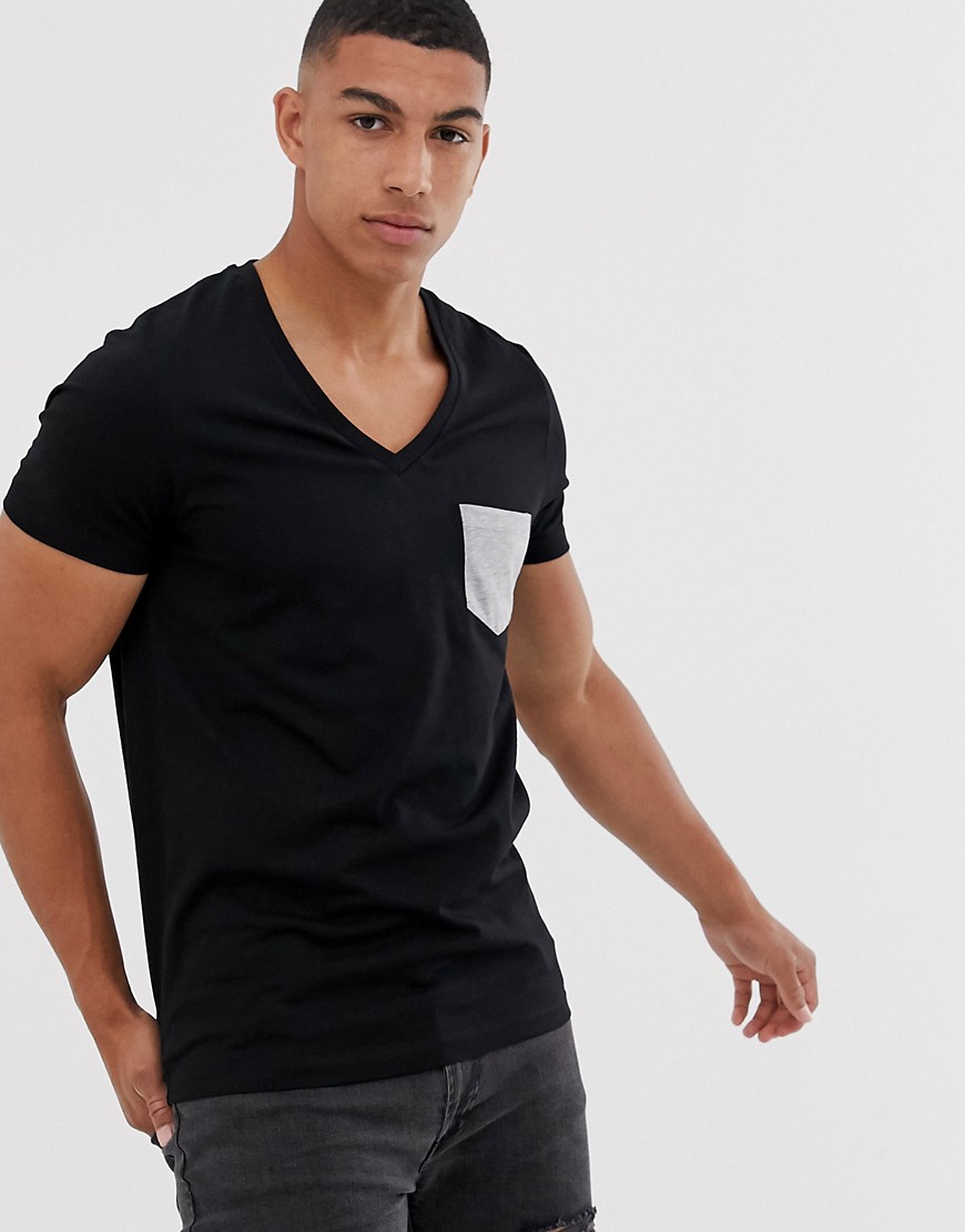 camiseta escote v pronunciado