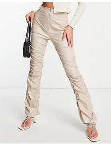 Missyempire Pantalones beis fruncidos con cremallera delantera de efecto cuero de Missy Empire-Beis neutro