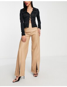 Pantalones color piedra de pernera ancha de efecto cuero de Rebellious Fashion-Beis neutro