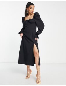 Vestido semilargo de estilo mesonera con detalle de lazada en el pecho de lino de The Frolic-Negro