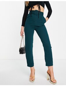 Pantalones color esmeralda de corte sartorial y talle alto con detalle de hebilla de Style Cheat-Verde