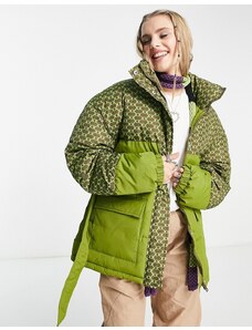 Abrigo caqui acolchado con lazada en la cintura y estampado geométrico de JJXX-Verde