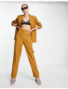 Pantalones color mostaza de corte sartorial y pernera recta de 4th & Reckless (parte de un conjunto)-Dorado