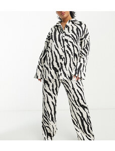 Pantalones de pernera ancha con estampado de cebra de satén exclusivos de 4th & Reckless Plus (parte de un conjunto)-Multicolor
