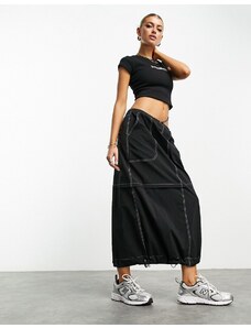 Falda larga cargo negra con pespuntes en contraste de nailon de ASOS Weekend Collective-Gris
