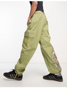 Pantalones caquis cargo estilo militar holgados con bordado de dragón de Ed Hardy-Verde