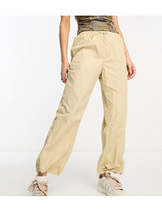 Pantalones color piedra de pernera ancha estilo paracaidista de Heartbreak Petite-Beis neutro
