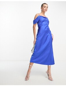 Vestido semilargo azul cobalto con hombros descubiertos de satén de Style Cheat