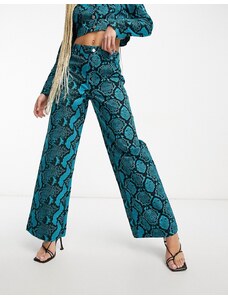 Pantalones azules de pernera ancha con estampado negro efecto piel de serpiente de Something New x Madeleine Pedersen (parte de un conjunto)