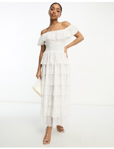 Vestido largo blanco escalonado con escote Bardot Aurelia de Amy Jane London