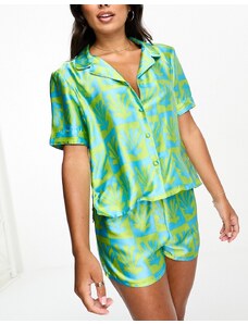 Pijama de pantalones cortos y camisa con estampado de conchas retro y cuello de solapas de satén de Luna-Multicolor