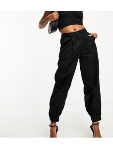 Pantalones negros de estilo paracaidista con bajos ajustados de nailon de Extro & Vert Petite