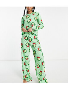 ASOS Tall Pijama verde de pantalones y top de manga larga con estampado de coles de Bruselas de Navidad de ASOS DESIGN Tall