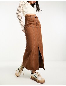 Falda midi marrón con dos bolsillos y acabado lavado de Urban Revivo-Brown
