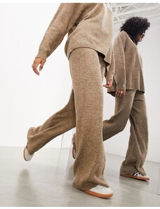 Pantalones color topo de pernera ancha de canalé de ASOS EDITION-Beis neutro