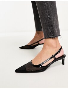 Zapatos negros de tacón bajo con diseño de tiras y puntera fina de malla de Mango