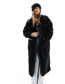 Abrigo largo negro de borreguito sintético de Only Petite