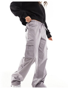 Pantalones cargo grises con detalle de bolsillos de Pieces Petite