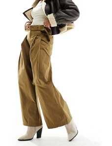 Pantalones cargo marrón caqui de pernera ancha con detalle de cinturón de Urban Revivo-Brown