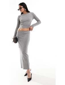 Falda gris con detalle plisado de punto de Mango (parte de un conjunto)