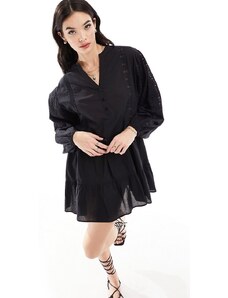 Vestido playero corto negro veraniego con mangas voluminosas y bordado inglés de Iisla & Bird
