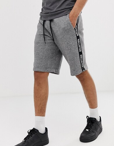 Pantalones cortos de punto en gris marga con logo y cintas laterales de Hollister - GLAMI.es