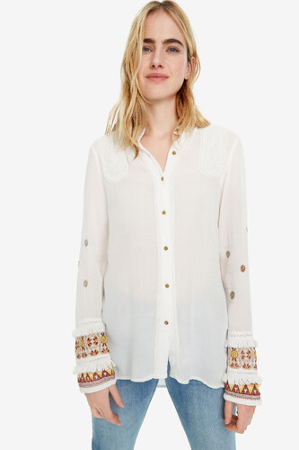 camisa blanca desigual