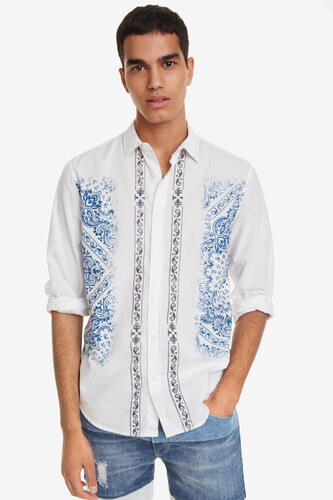 camisa blanca desigual