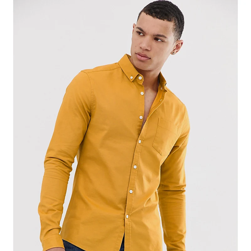 Camisa Oxford casual ajustada color mostaza de ASOS DESIGN Tall-Amarillo GLAMI.es