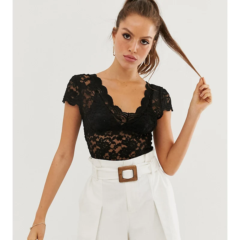 Camiseta blanca encaje stradivarius online