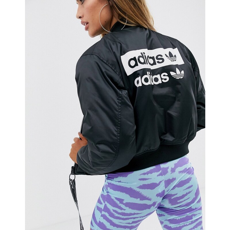 Chaqueta bomber corta en negro de adidas Originals GLAMI.es