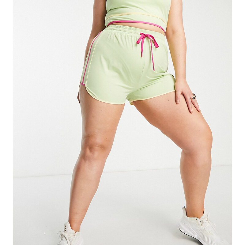 Pantalones cortos verdes de estilo deportivo con ribetes en contraste de poliéster de South Beach Plus