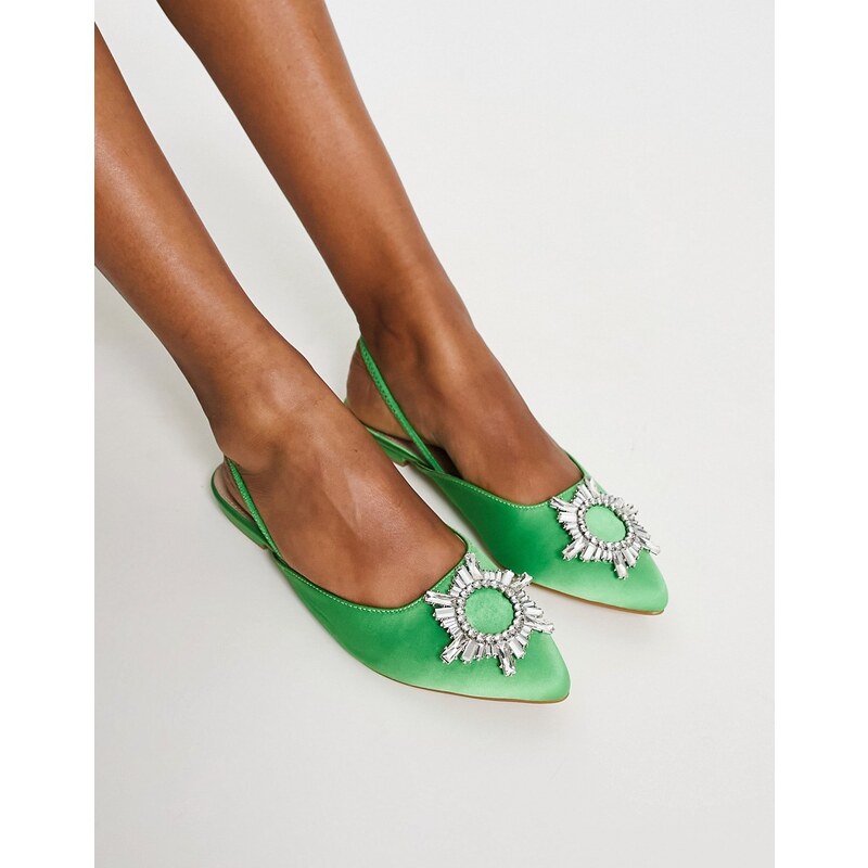 Zapatos verdes con puntera fina, tira talonera y detalle adornado Jana de BEBO