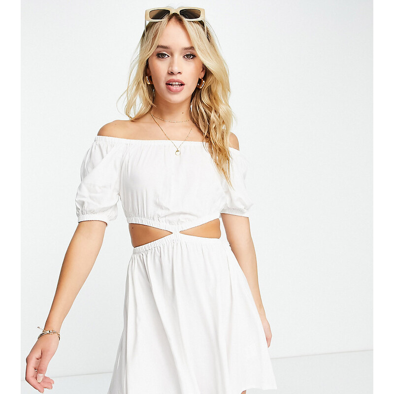 Vestido veraniego playero corto blanco con escote Bardot y detalle de aberturas en la cintura exclusivo de Esmée