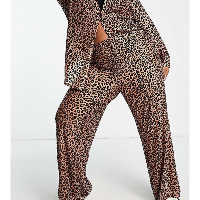 Pantalones multicolores de pernera ancha con estampado de leopardo de devoré de The Frolic Plus (parte de un conjunto)