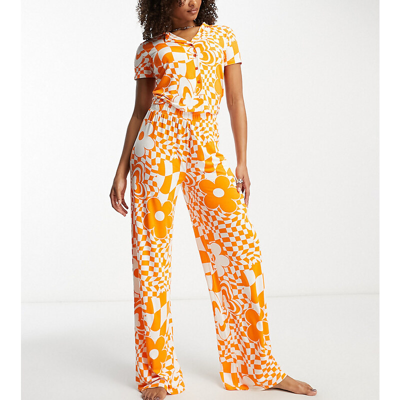 ASOS Tall Pijama naranja de camisa y pantalones con estampado de cuadros dameros y flores de viscosa exclusivo de ASOS DESIGN Tall