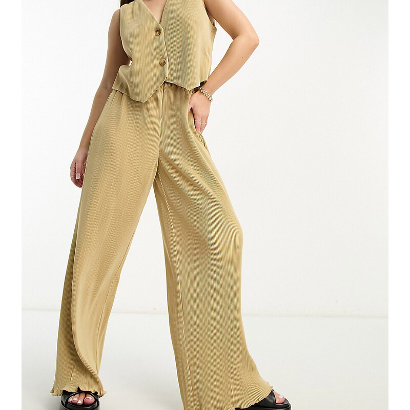 Pantalones color camel plisados de pernera ancha exclusivos de 4th & Reckless Petite (parte de un conjunto)-Beis neutro