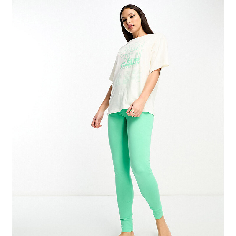 ASOS Tall Pijama color crema y verde de leggings y camiseta extragrande con estampado de flor exclusivo de ASOS DESIGN Tall-Multicolor