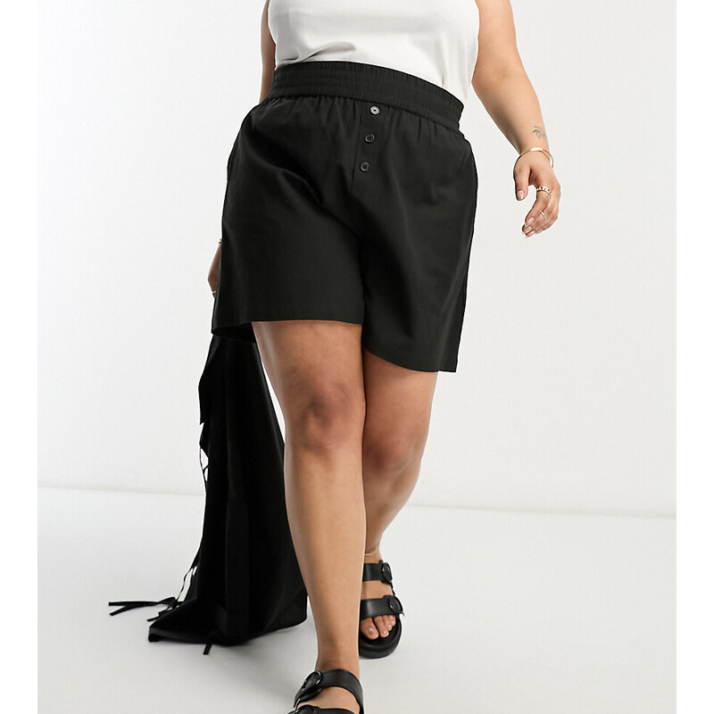 Pantalones cortos negros con cintura elástica de lino de Native Youth Plus (parte de un conjunto)-Black