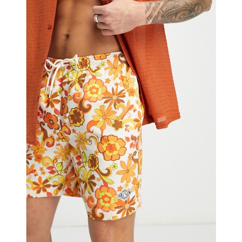 Shorts de baño multicolores con estampado floral de estilo años 60 de PacSun