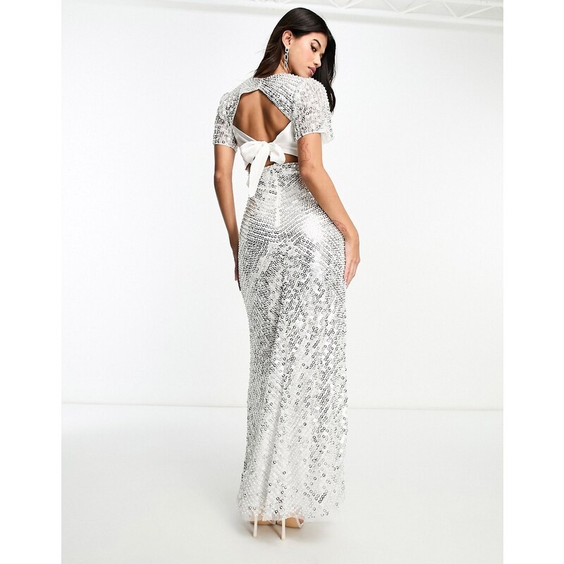 Vestido de novia largo color crema y plateado con diseño adornado y espalda baja de Beauut-Blanco