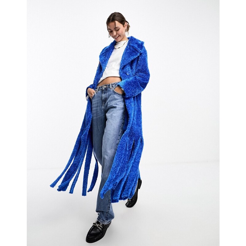Abrigo azul cobalto extragrande con solapas curvadas y bajo de flecos de tejido mullido de Annorlunda