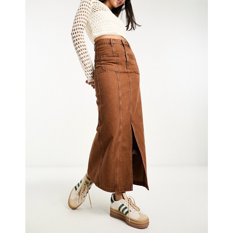 Falda midi marrón con dos bolsillos y acabado lavado de Urban Revivo-Brown