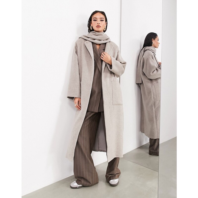 Abrigo largo color topo con bufanda y bolsillos de mezcla de lana de ASOS Edition-Beis neutro