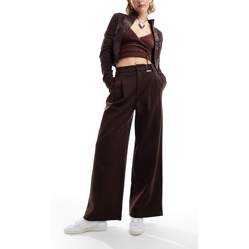Pantalones de sastre marrón sombrío de pernera ancha holgada de Urban Revivo-Brown