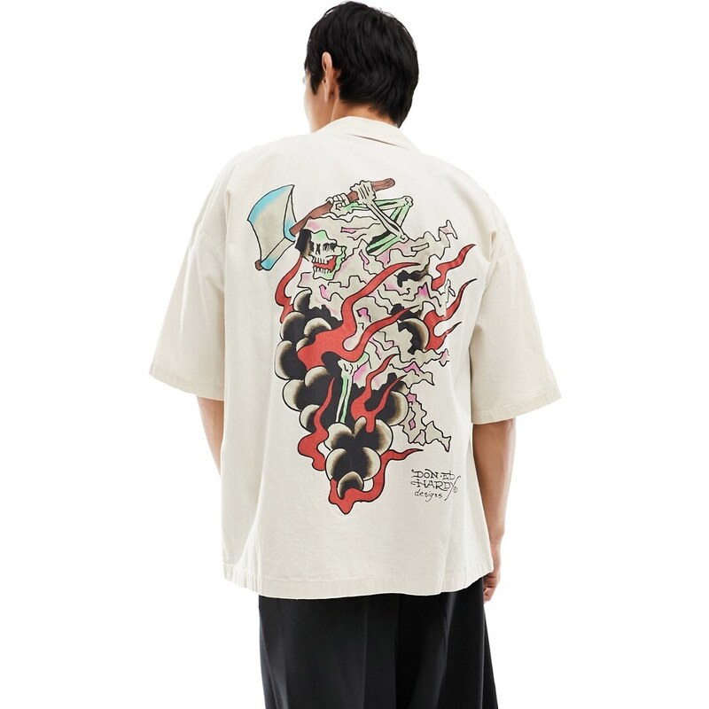 Camisa holgada de estilo bolera con estampado en la espalda y logo con tipografía gótica de Ed Hardy-Blanco