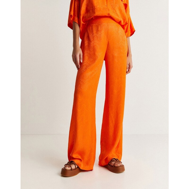 Pantalones naranjas con diseño de jacquard de Scalpers