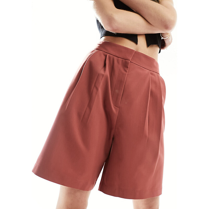 ASOS Tall Pantalones de sastre cortos color teja de corte alargado de ASOS DESIGN Tall-Rojo