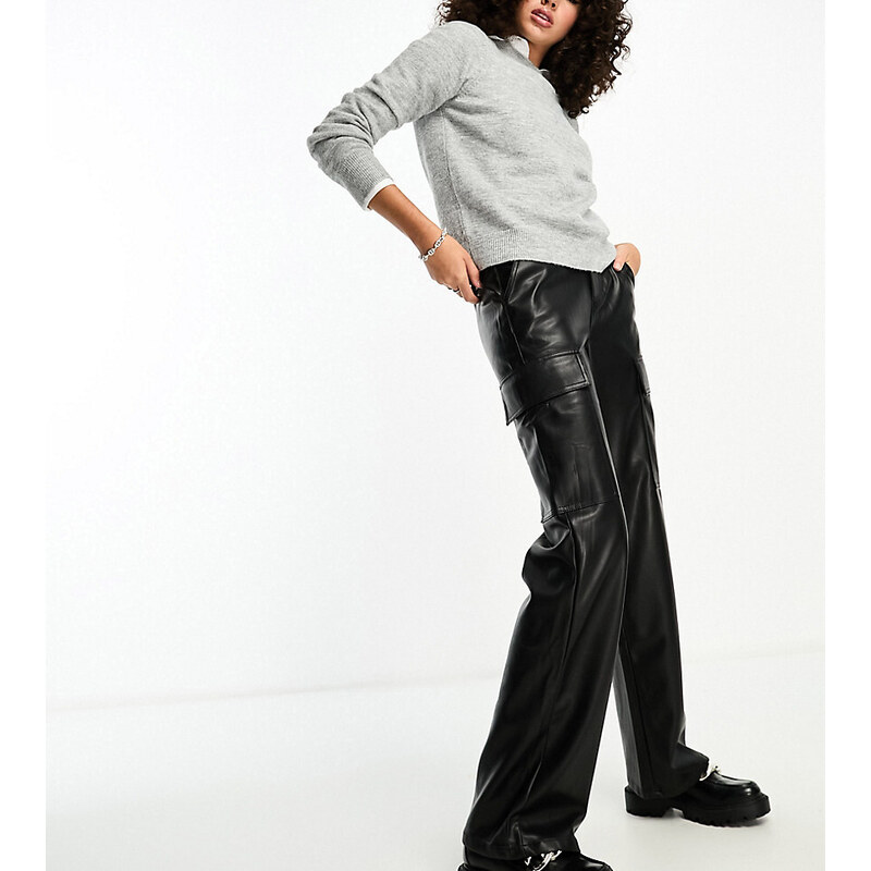 ASOS Tall Pantalones negros cargo de cuero sintético de ASOS DESIGN Tall