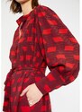 Wild Pony Vestido midi camisero de crepe con manga amplia y estampado geométrico rojo